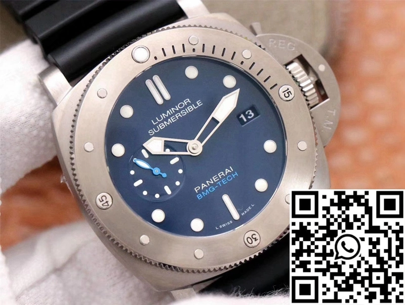 Panerai Submersible PAM00692 VS Factory Blue Dial