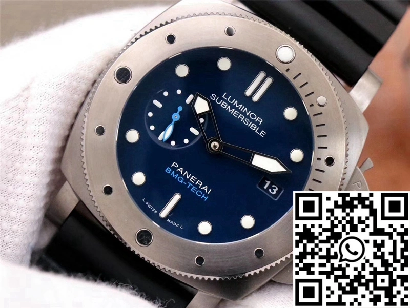 Panerai Submersible PAM00692 VS Factory Blue Dial