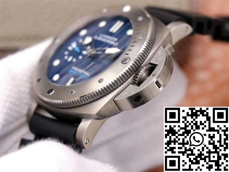 Panerai Submersible PAM00692 VS Factory Blue Dial