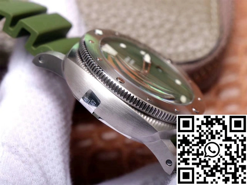 Panerai Submersible Verde Militare PAM1055 VS Factory Matte-Green Dial