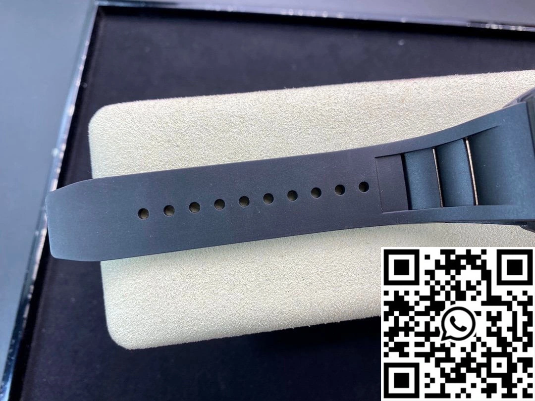 Richard Mille RM011 KV Factory Carbon Fiber Black Rubber Strap