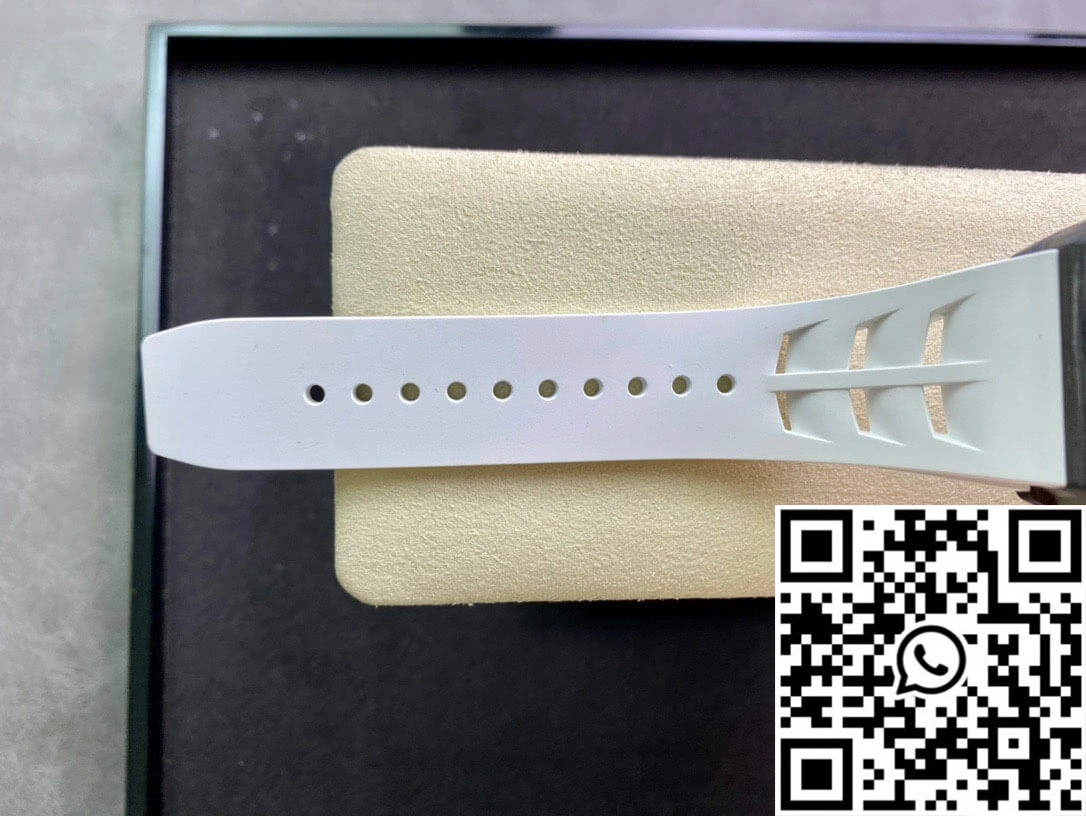 Richard Mille RM011 KV Factory Carbon Fiber White Rubber Strap