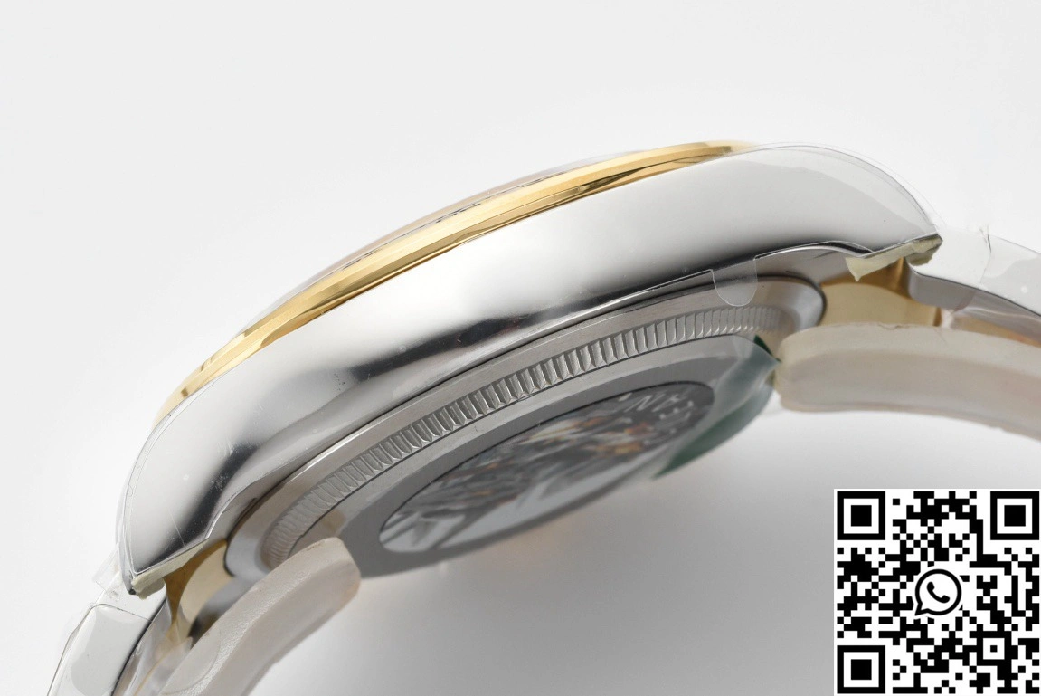 Rolex Cosmograph Daytona M126503 Clean Factory Gold Bezel