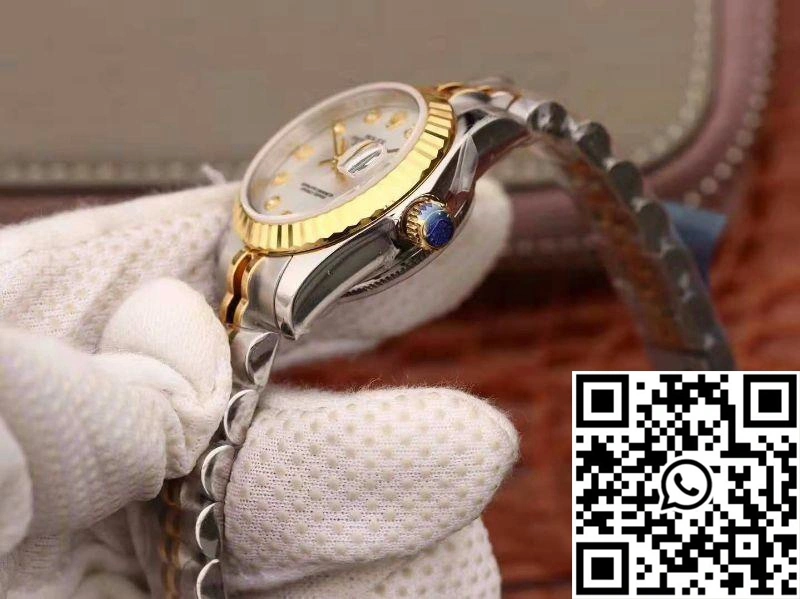 Rolex Lady Datejust 18K Gold 28MM Silver Dial