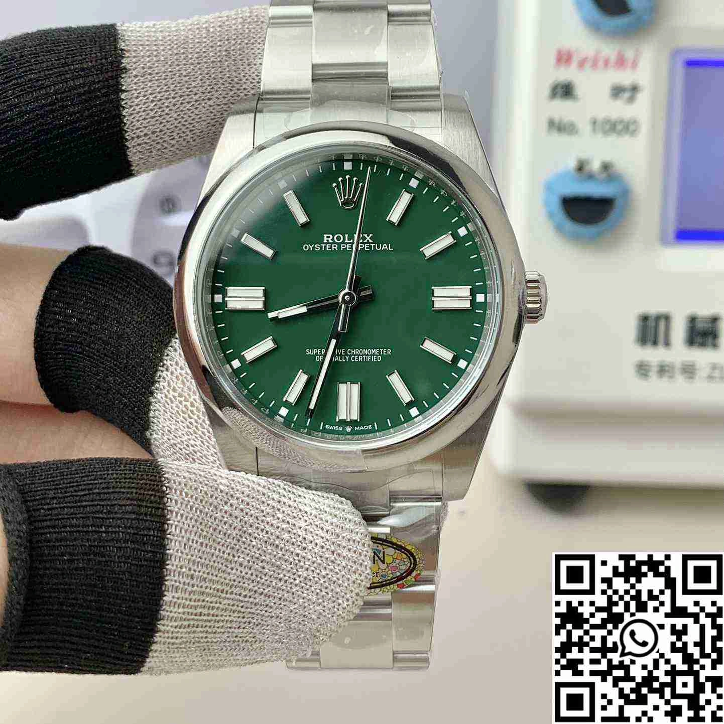 Rolex Oyster Perpetual M124300-0005 41MM Clean Factory Green Dial