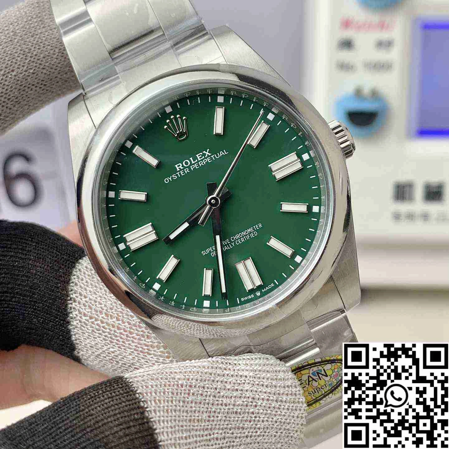 Rolex Oyster Perpetual M124300-0005 41MM Clean Factory Green Dial
