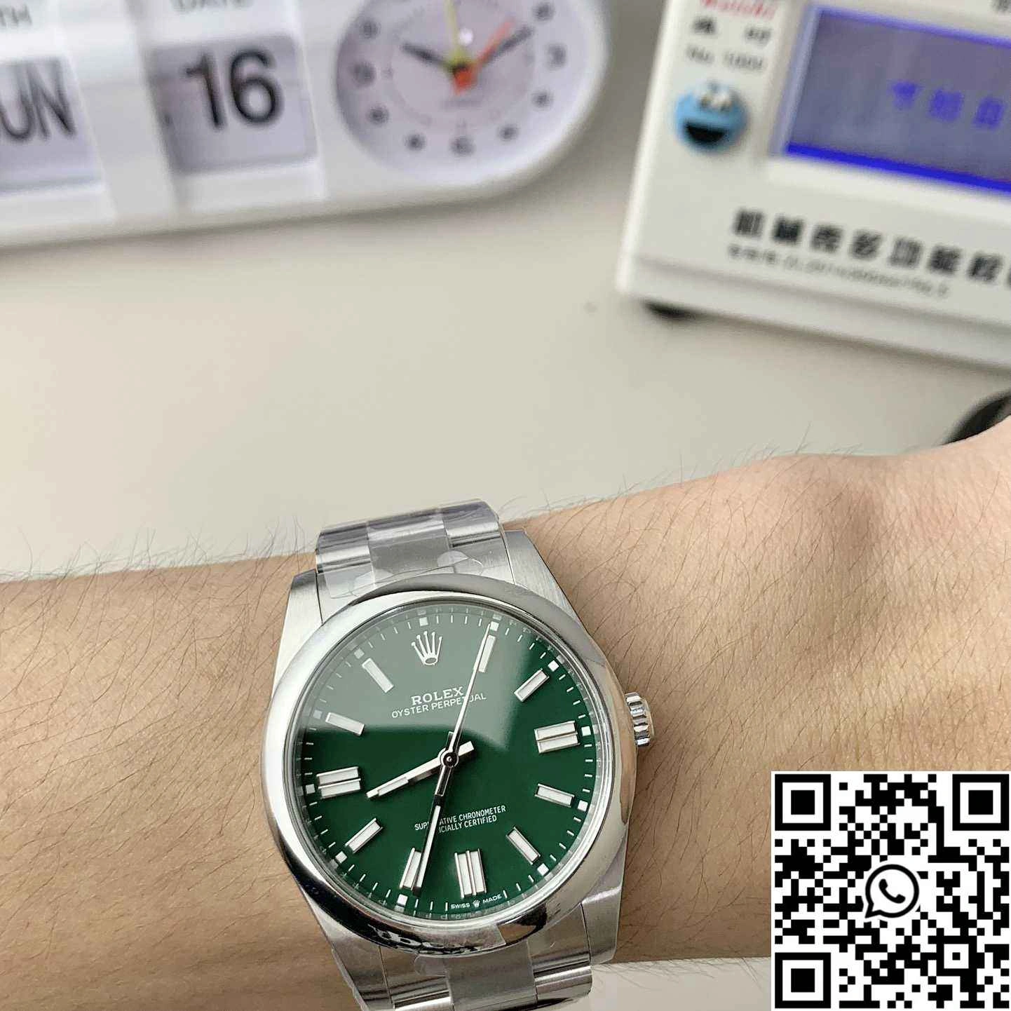 Rolex Oyster Perpetual M124300-0005 41MM Clean Factory Green Dial