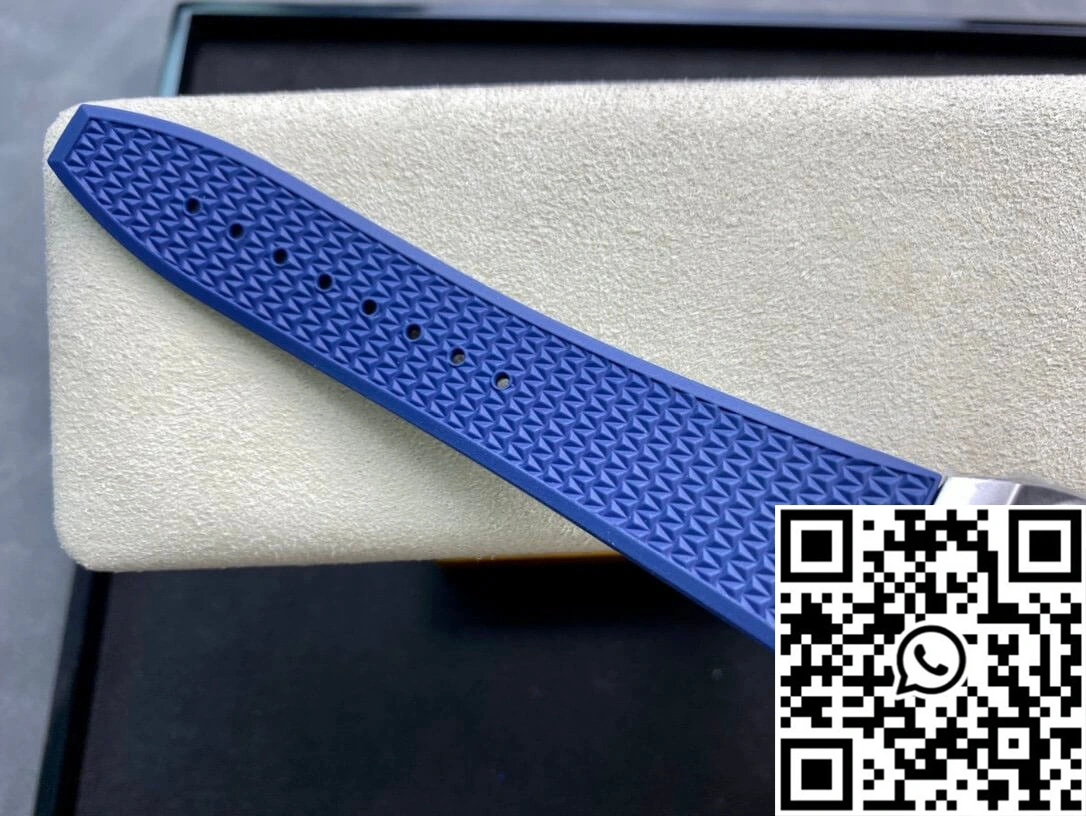 Vacheron Constantin Overseas 4500V 8F Factory Blue Strap